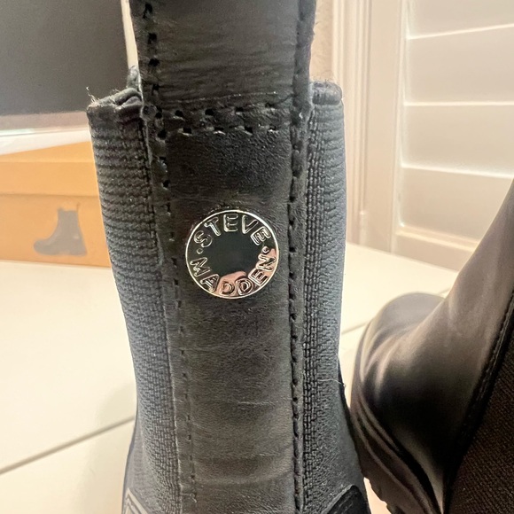 New, Steve Madden Women's Black HANDOUT Elastic Gore Chelsea Boots Size 9 - Picture 10 of 14
